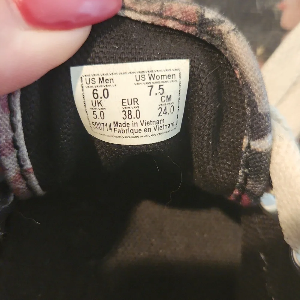 Vans - Picture 3 of 5